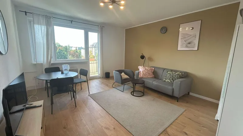 Möblierte 2-Zimmer-Altbauwohnung mit Balkon in zentraler Lage in Schöneberg! — photo 1